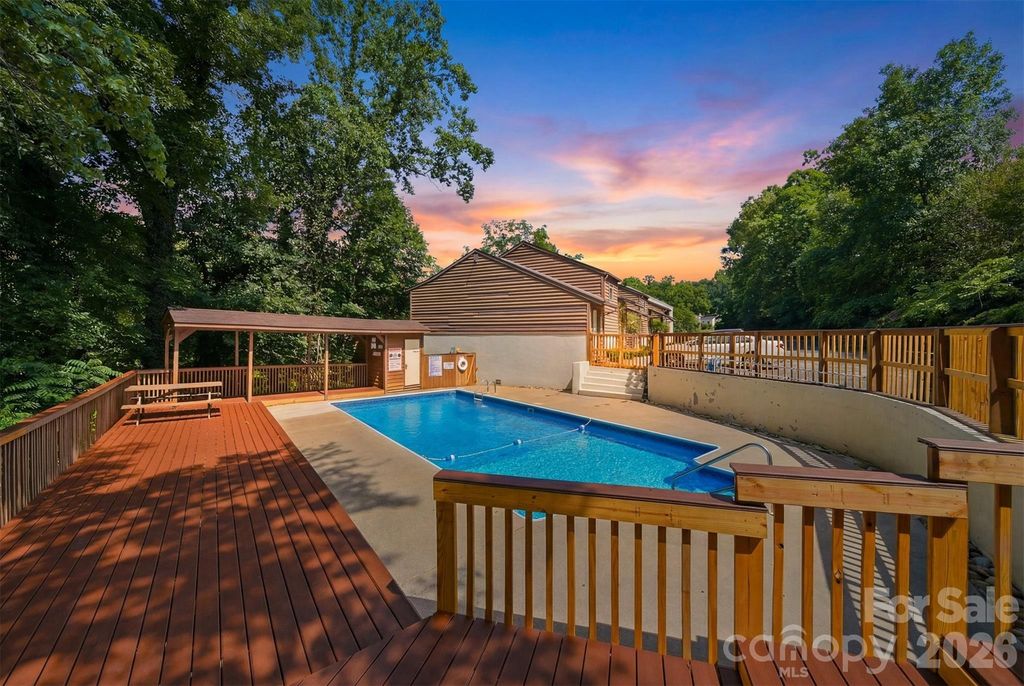 1420 11th Street Drive NW 23, Hickory, NC 28601