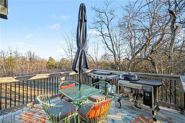 19935 W 221st Street, Spring Hill, KS 66083