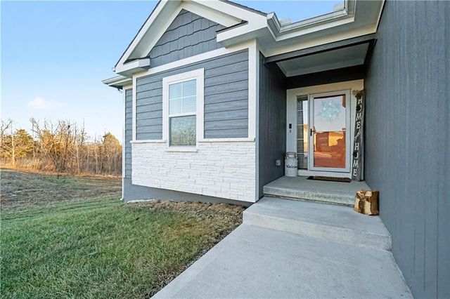 19935 W 221st Street, Spring Hill, KS 66083