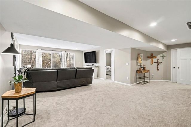 19935 W 221st Street, Spring Hill, KS 66083