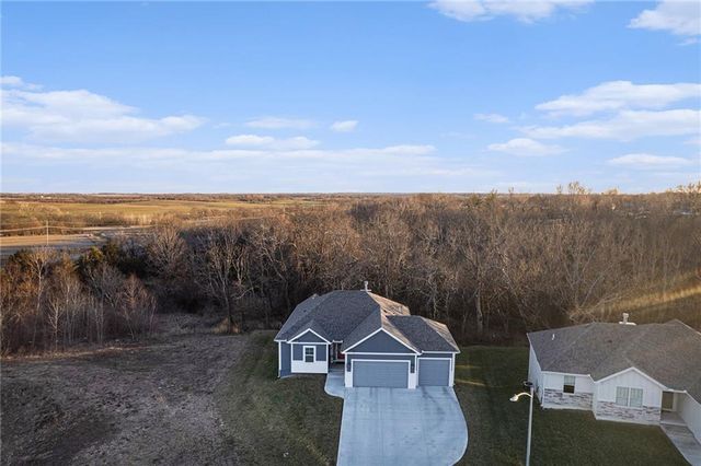 19935 W 221st Street, Spring Hill, KS 66083