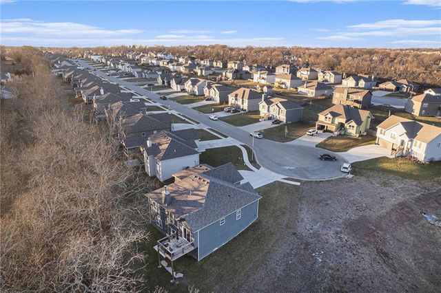 19935 W 221st Street, Spring Hill, KS 66083