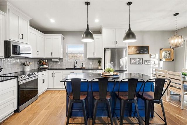 19935 W 221st Street, Spring Hill, KS 66083