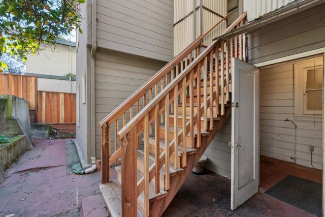 832 Walker, Oakland, CA 94610