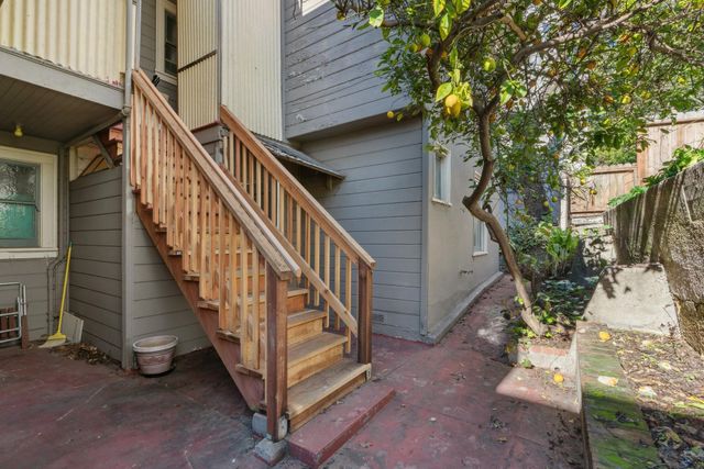 832 Walker, Oakland, CA 94610