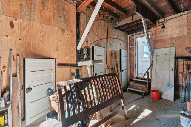 832 Walker, Oakland, CA 94610