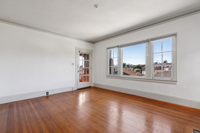 832 Walker, Oakland, CA 94610