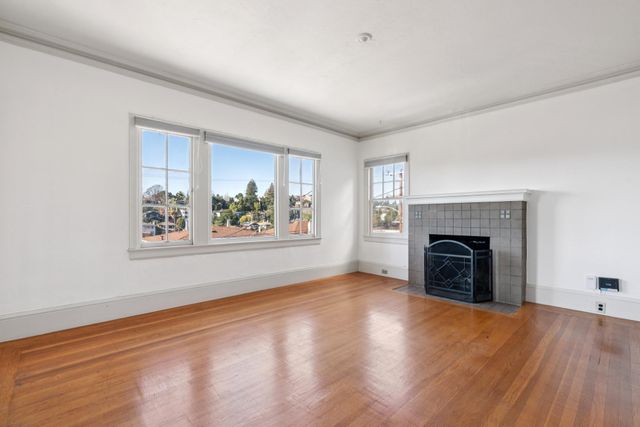 832 Walker, Oakland, CA 94610