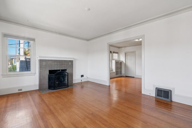 832 Walker, Oakland, CA 94610