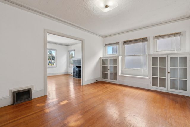 832 Walker, Oakland, CA 94610