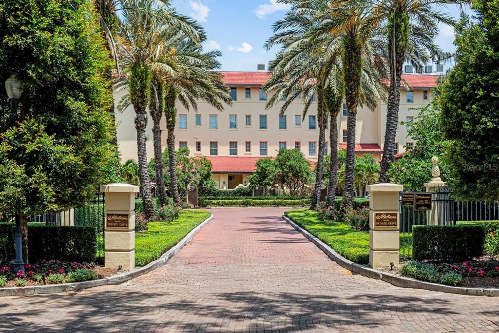 Image 2 of property listing at 1602 ALABAMA DRIVE PH404, Winter Park, FL 32789