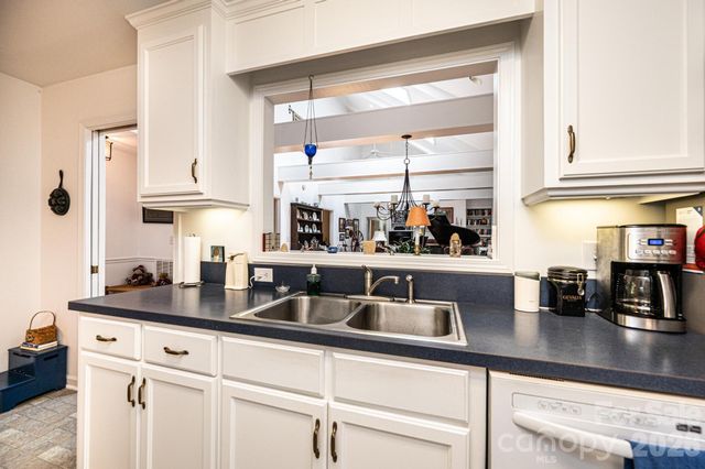 6889 Greedy Highway, Hickory, NC 28602