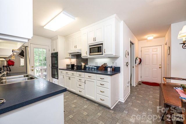 6889 Greedy Highway, Hickory, NC 28602
