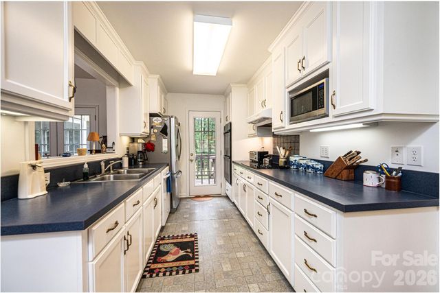 6889 Greedy Highway, Hickory, NC 28602