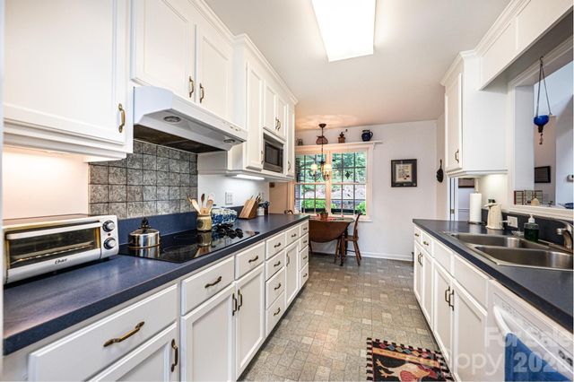 6889 Greedy Highway, Hickory, NC 28602