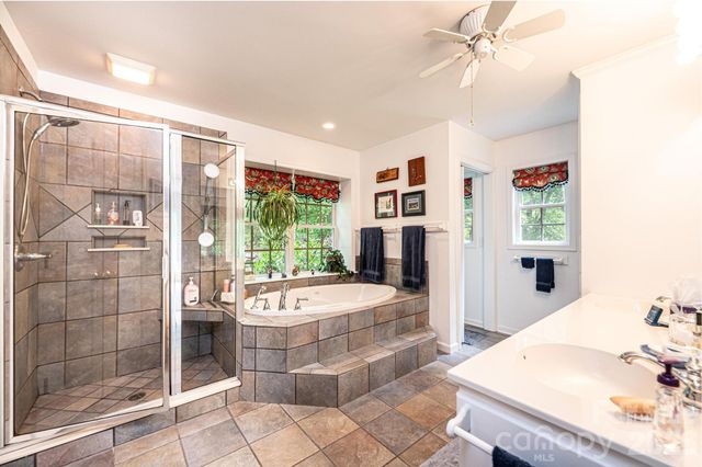 6889 Greedy Highway, Hickory, NC 28602