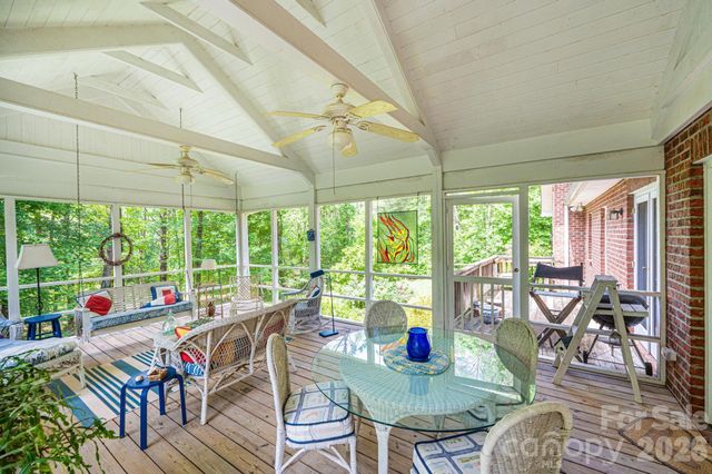 6889 Greedy Highway, Hickory, NC 28602