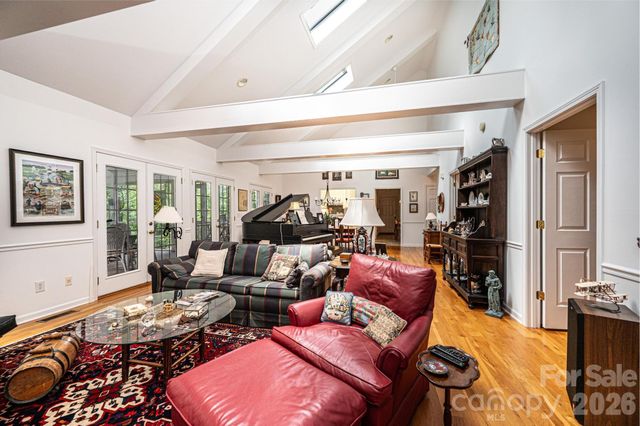 6889 Greedy Highway, Hickory, NC 28602