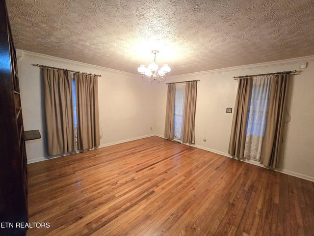1203 Winchester Ave, Middlesboro, KY 40965