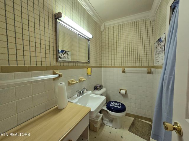 1203 Winchester Ave, Middlesboro, KY 40965