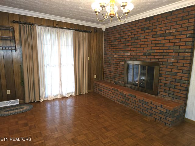 1203 Winchester Ave, Middlesboro, KY 40965