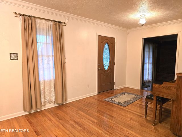 1203 Winchester Ave, Middlesboro, KY 40965