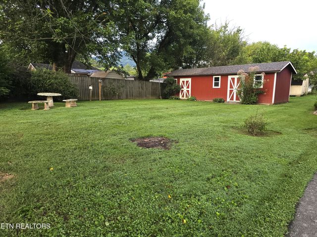 1203 Winchester Ave, Middlesboro, KY 40965