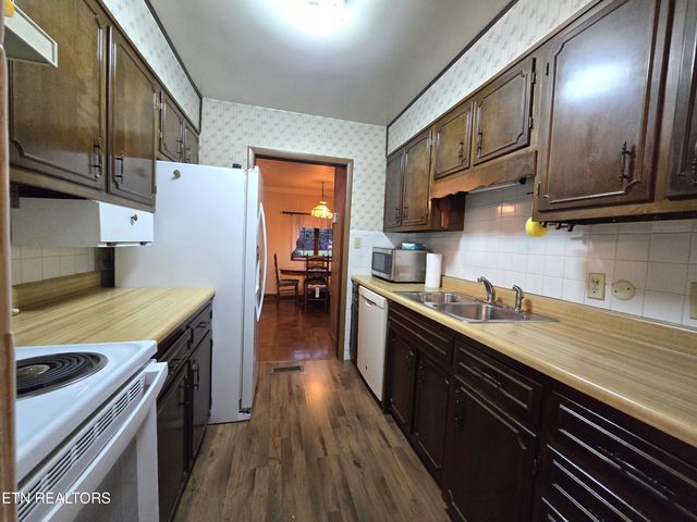 1203 Winchester Ave, Middlesboro, KY 40965