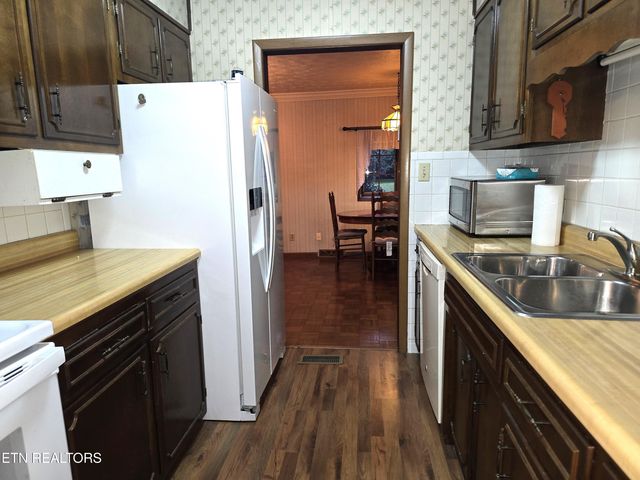 1203 Winchester Ave, Middlesboro, KY 40965