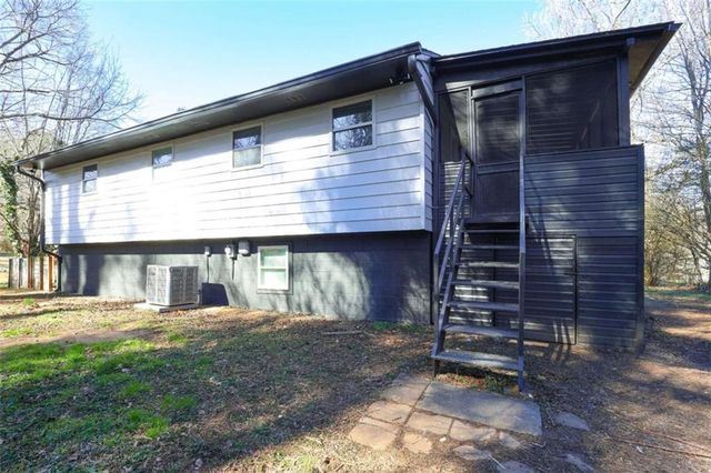 371 Roxbury Drive, Riverdale, GA 30274