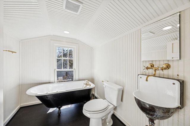 208 N Rusk Street, Fayetteville, TX 78940