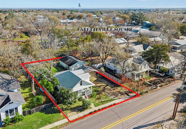 208 N Rusk Street, Fayetteville, TX 78940