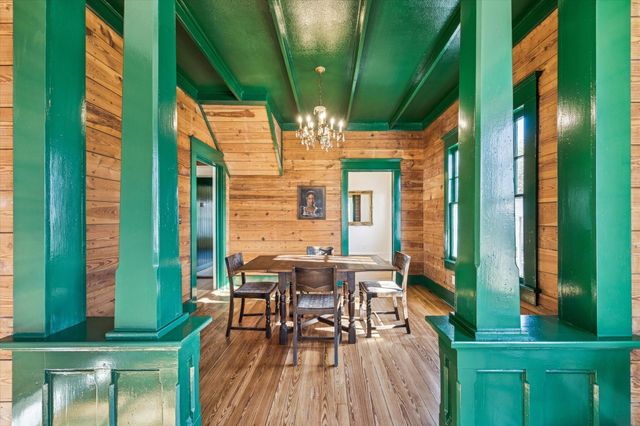 208 N Rusk Street, Fayetteville, TX 78940