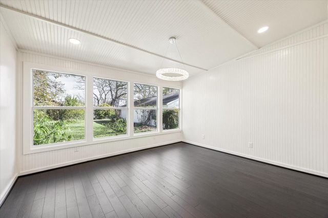 208 N Rusk Street, Fayetteville, TX 78940