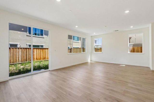 2221 Daisy Drive, Hollister, CA 95023