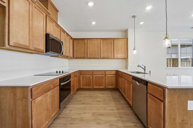 2221 Daisy Drive, Hollister, CA 95023