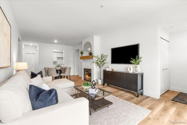 48504 Bridge Way 562, Canton Charter Township, MI 48188