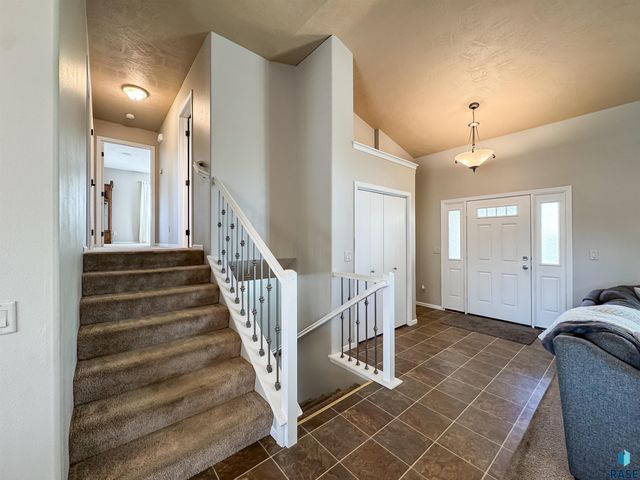 3144 S Newcastle Ct Court, Sioux Falls, SD 57110