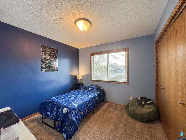 3144 S Newcastle Ct Court, Sioux Falls, SD 57110