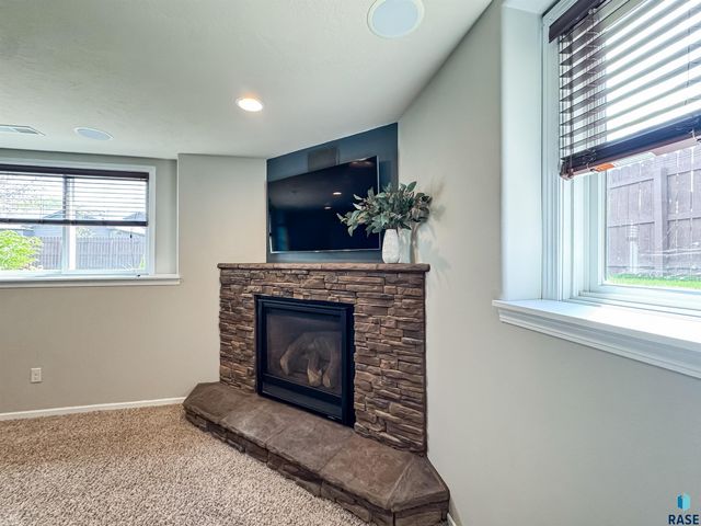 3144 S Newcastle Ct Court, Sioux Falls, SD 57110
