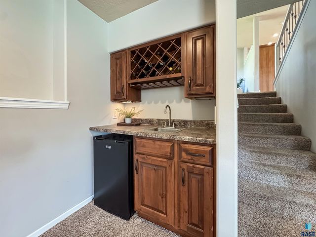 3144 S Newcastle Ct Court, Sioux Falls, SD 57110