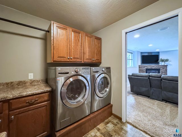 3144 S Newcastle Ct Court, Sioux Falls, SD 57110