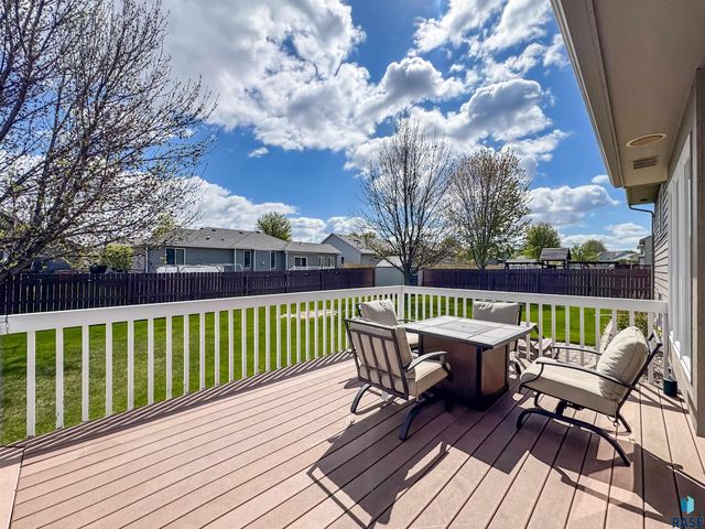 3144 S Newcastle Ct Court, Sioux Falls, SD 57110
