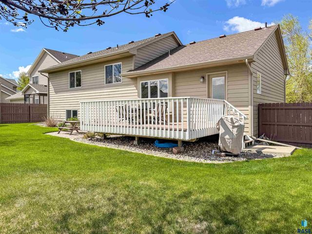 3144 S Newcastle Ct Court, Sioux Falls, SD 57110
