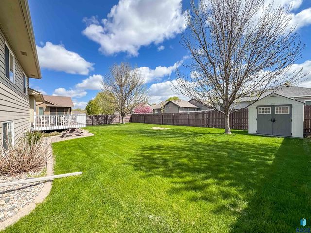 3144 S Newcastle Ct Court, Sioux Falls, SD 57110