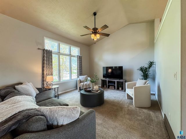 3144 S Newcastle Ct Court, Sioux Falls, SD 57110