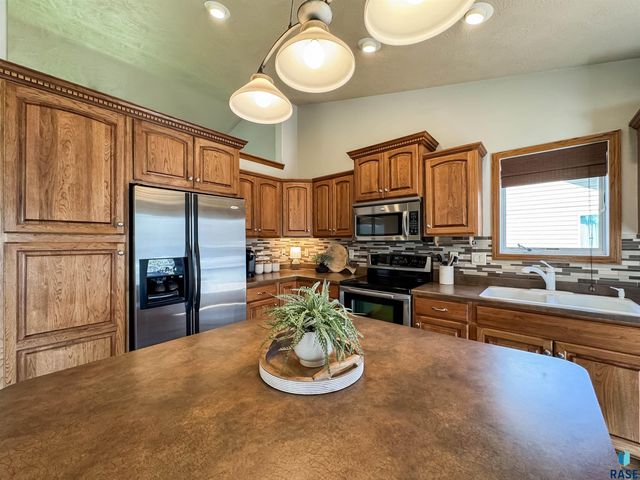 3144 S Newcastle Ct Court, Sioux Falls, SD 57110
