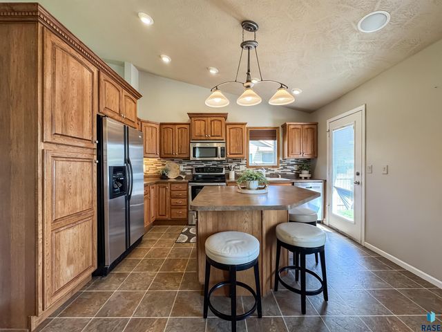 3144 S Newcastle Ct Court, Sioux Falls, SD 57110