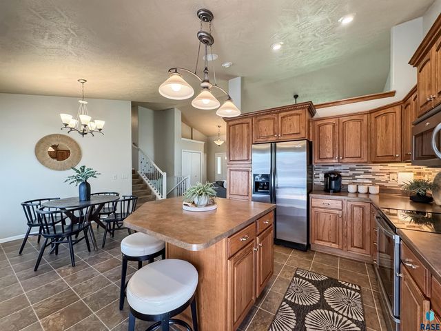 3144 S Newcastle Ct Court, Sioux Falls, SD 57110