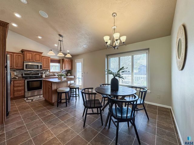 3144 S Newcastle Ct Court, Sioux Falls, SD 57110